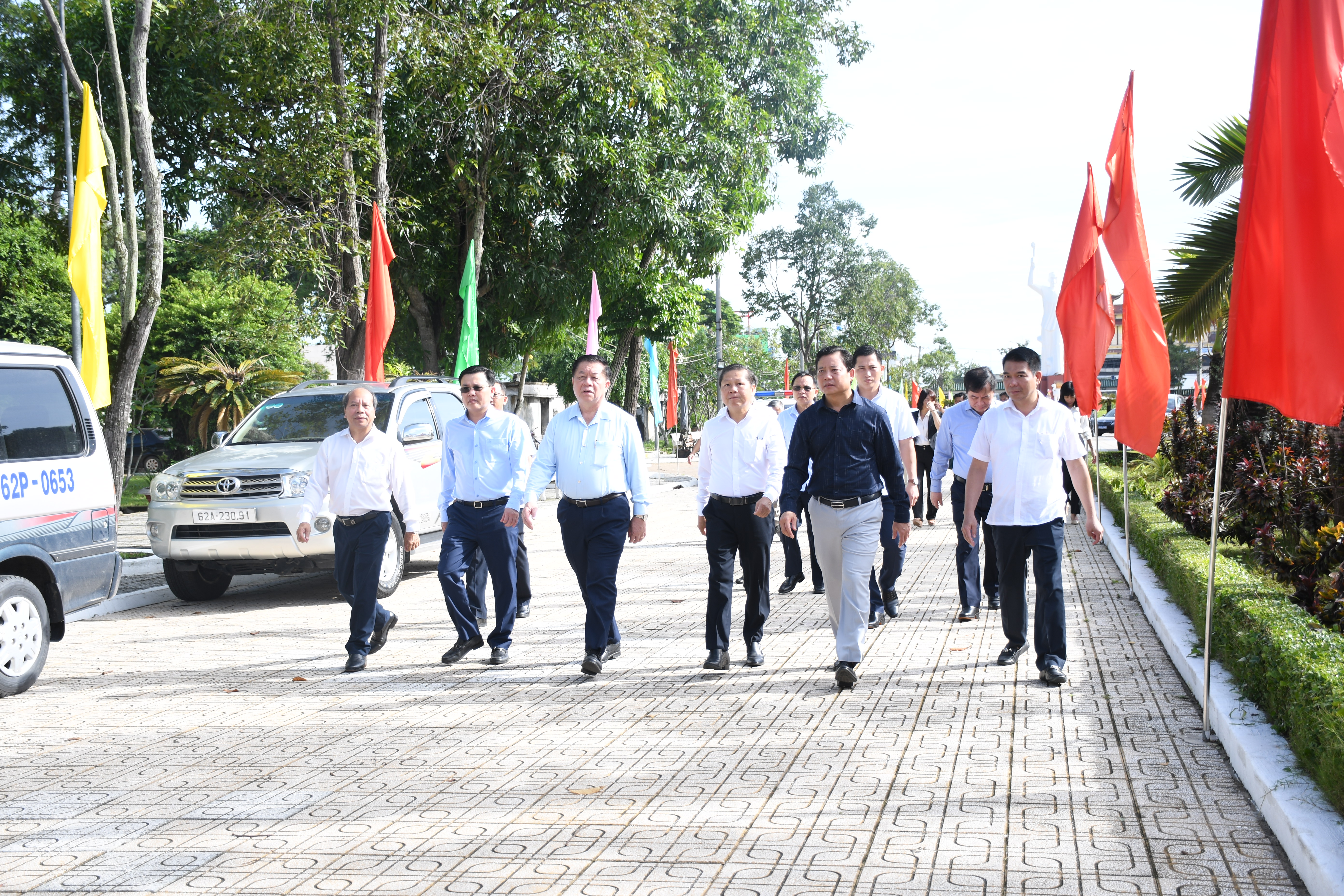 Trưởng Ban Tuyên giáo Trung ương – Nguyễn Trọng Nghĩa khảo sát việc xây dựng khu lưu niệm,  nhà lưu niệm đồng chí Võ Văn Tần và đồng chí Võ Văn Ngân